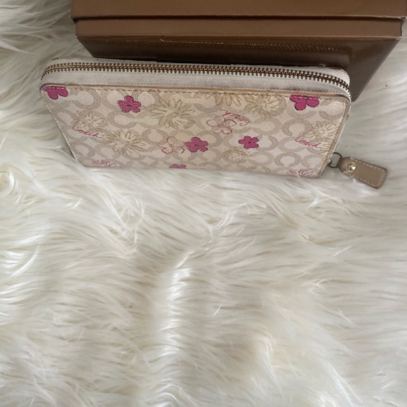 Coach Zippy Wallet - Picture 2 of 6